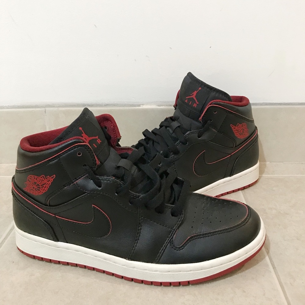 Nike Air Jordan 1 Retro Mid Mens